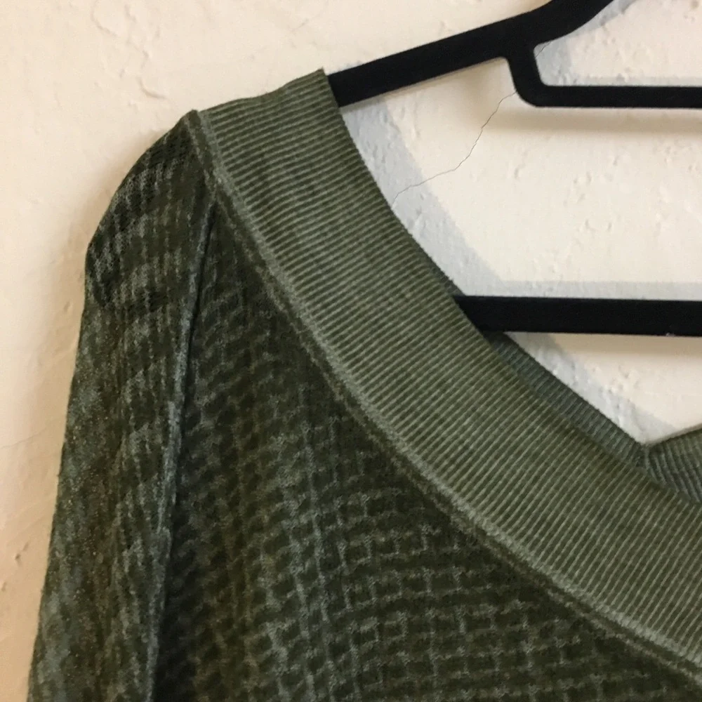 We The Free Oversized Sweater Size Small Green V Neck Lightweight Boho - Picture 3 of 12